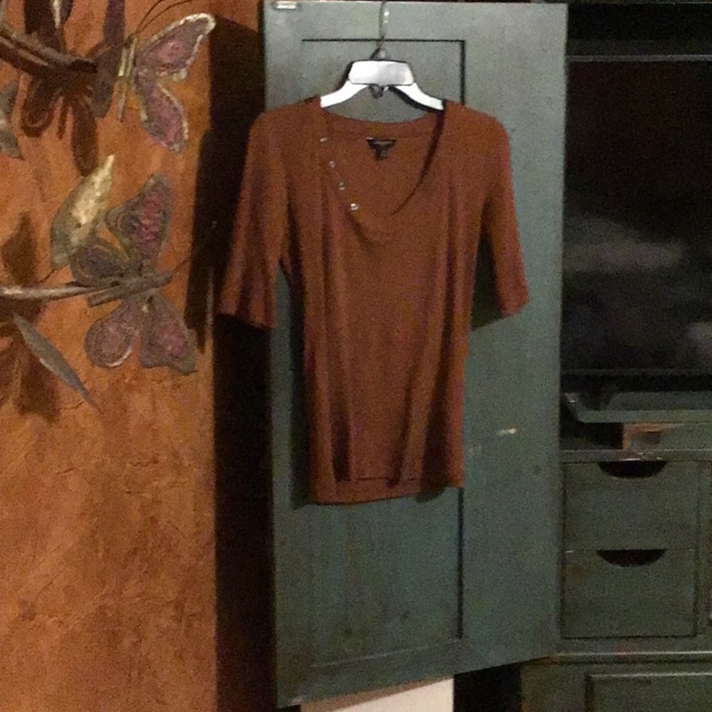 Banana Republic low cut top- XS. Worn once!!